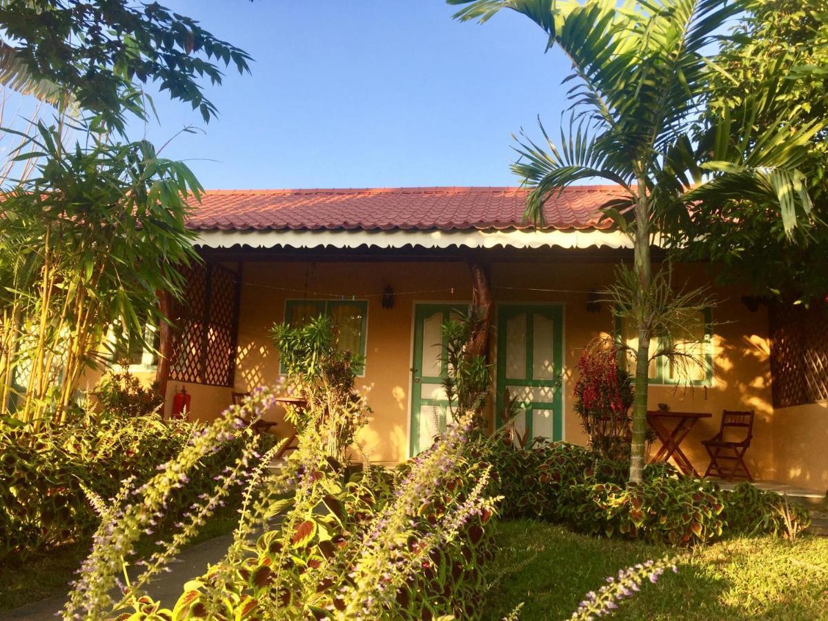 Soluna Guest House Pantai Cenang  Exterior foto