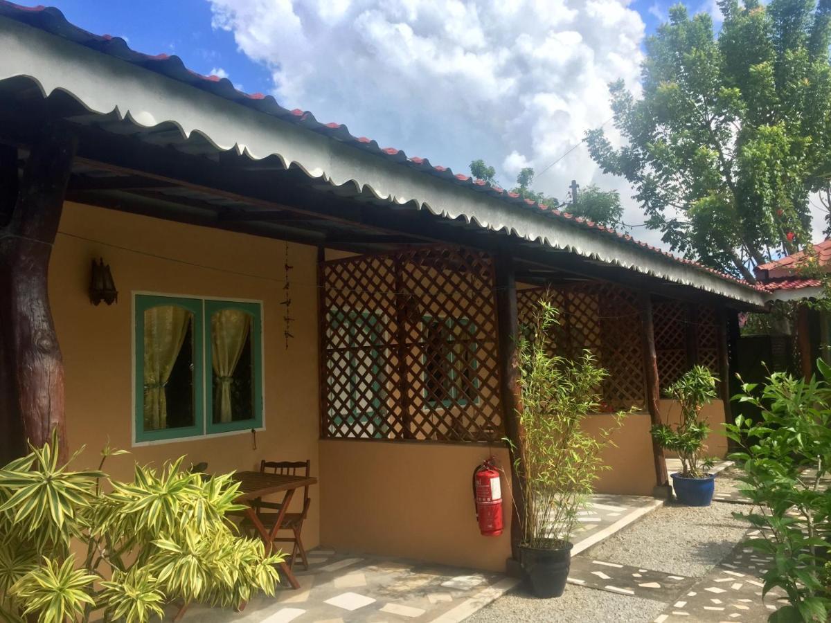 Soluna Guest House Pantai Cenang  Exterior foto